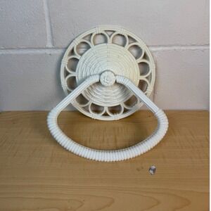Vtg Homco White Rattan Style Wall Mount Towel Holder Ring Decorative